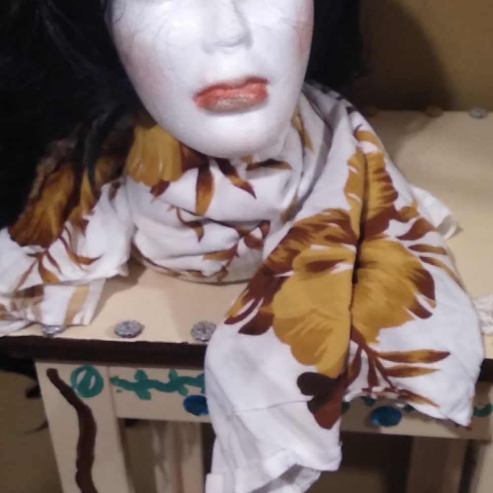 White and tan flowers shall